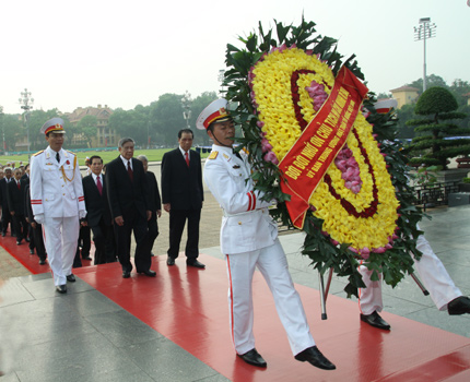 Lãnh đạo Đảng, Nhà nước , Quốc hôị, Mặt trận Tổ quốc, Quân đội vào Lăng viếng Chủ tịch Hồ Chí Minh