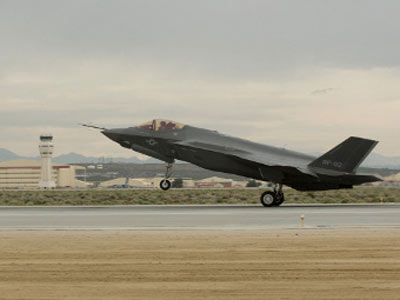 Mỹ chào hàng chiến đấu cơ F-15 và F-35 cho Nhật Bản