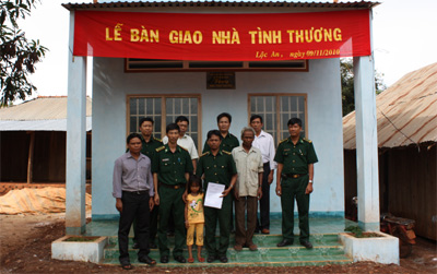 Tập trung mọi nguồn lực đẩy nhanh tiến độ xây nhà đại đoàn kết