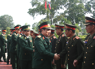 Trung tướng Ngô Xuân Lịch thăm Học viện Quốc phòng Cay-xỏn Phôm-vi-hản