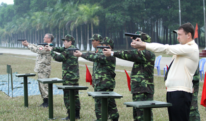 Tăng tình hữu nghị, hiểu biết lẫn nhau