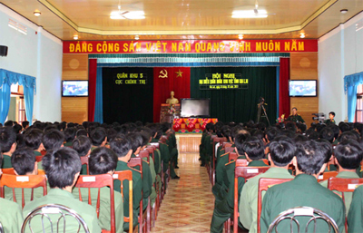 Đại biểu quân nhân góp ý xây dựng đơn vị