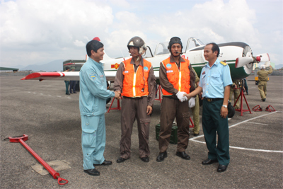 Thầy trò Kiên-Cường xử lý an toàn sự cố trên không