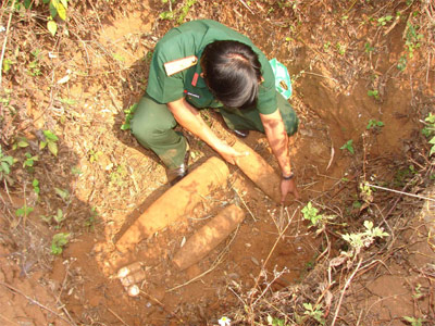 Phát hiện 8 quả bom