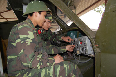 Nơi đào tạo “bác sĩ” xe tăng…