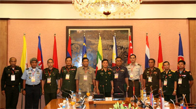 Lãnh đạo Bộ Quốc phòng Việt Nam tiếp thân mật Trưởng đoàn Quân y các nước tham dự Hội nghị ACMMC