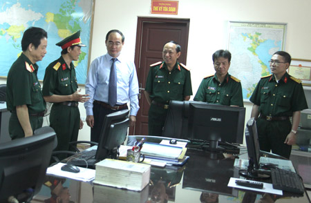 Phó Thủ tướng Nguyễn Thiện Nhân thăm Báo Quân đội nhân dân