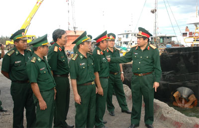 Đại tướng Phùng Quang Thanh làm việc tại Quảng Trị