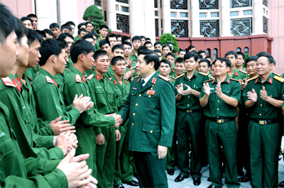 Đại tướng Phùng Quang Thanh gặp gỡ các chiến sĩ thuộc Lữ đoàn 144 và Tiểu đoàn 103 hoàn thành nghĩa vụ quân sự