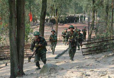 Rèn mình để rèn chiến sỹ