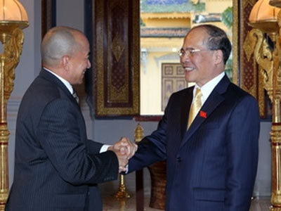 Chủ tịch Quốc hội Nguyễn Sinh Hùng yết kiến Quốc vương và chào xã giao Thủ tướng Cam-pu-chia