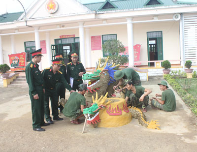 Tài hoa chiến sĩ Trung đoàn 143