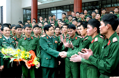 Bộ trưởng Phùng Quang Thanh gặp gỡ chiến sĩ Lữ đoàn 144 và Tiểu đoàn 103 hoàn thành nghĩa vụ quân sự