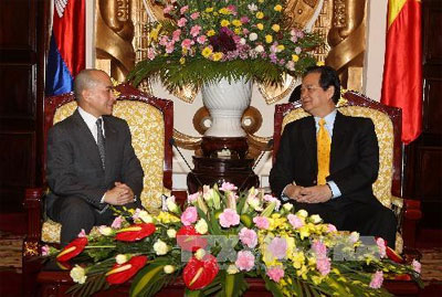 Thủ tướng Nguyễn Tấn Dũng tiếp kiến Quốc vương Cam-pu-chia Nô-rô-đôm Xi-ha-mô-ni