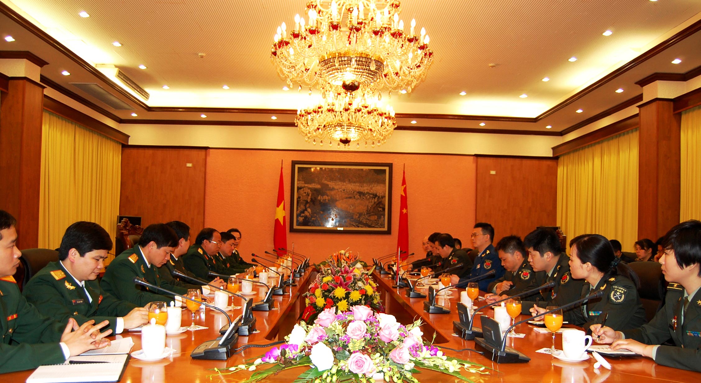 Mỗi sỹ quan là một nhịp cầu nối tình hữu nghị