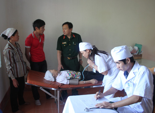 Quý trọng, giúp đỡ bệnh nhân nghèo bằng những việc làm cụ thể 