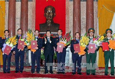 Chủ tịch nước Trương Tấn Sang trao quyết định bổ nhiệm kiểm sát viên