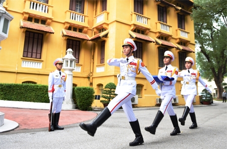 Cộng đồng ASEAN chính thức hình thành, cờ ASEAN tung bay tại Hà Nội và TP Hồ Chí Minh