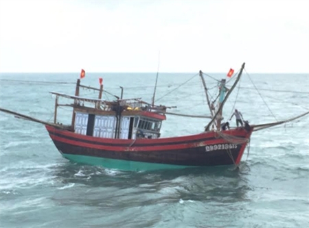 Kịp thời cứu 6 thuyền viên trên gặp nạn trên biển