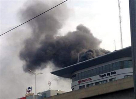 Cháy lớn ở tòa nhà Toyota Mỹ Đình, người dân hoảng loạn tháo chạy