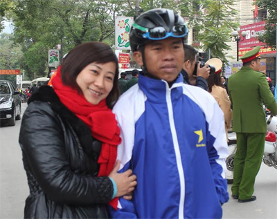 Áo vàng gặp…fan cuồng