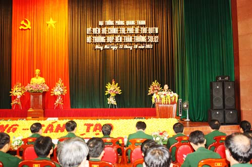 Đại tướng Phùng Quang Thanh nói chuyện với cán bộ, học viên Trường Đại học Nguyễn Huệ