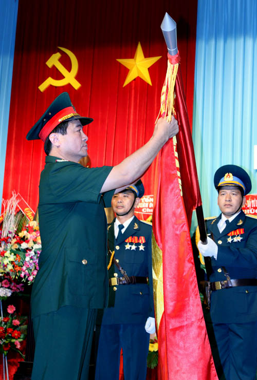 Sư đoàn 370 đón nhận danh hiệu Anh hùng LLVT nhân dân