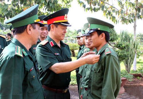 Thượng tướng Lê Hữu Đức làm việc với Bộ đội biên phòng tỉnh Bình Phước
