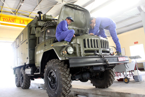 Tổ chức Hội thi trạm sửa chữa VKTBKT năm 2012