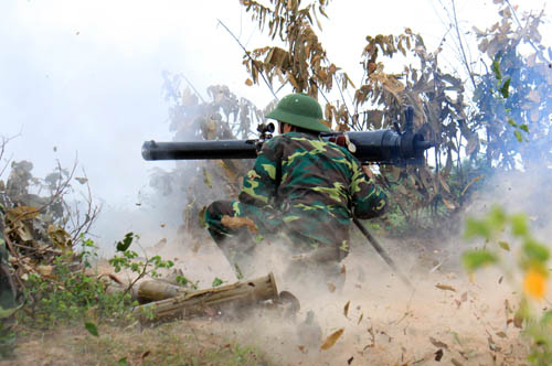 Quân dự bị động viên hoàn thành xuất sắc diễn tập có bắn đạn thật