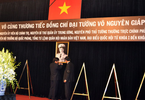 Đưa Di ảnh Đại tướng Võ Nguyên Giáp về Bảo tàng LLVT Miền Đông Nam Bộ