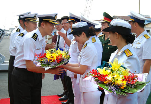 Tàu hải quân Singapore thăm Thành phố Hồ Chí Minh