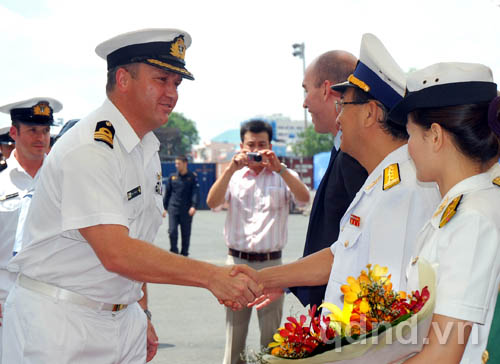 Tàu hải quân New Zealand thăm TP Hồ Chí Minh
