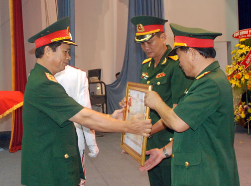 Trung tâm Thể dục thể thao quốc phòng II đón nhận Huân chương Bảo vệ Tổ quốc Hạng Ba