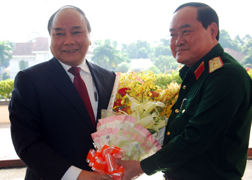 Phó thủ tướng Chính phủ Nguyễn Xuân Phúc thăm Quân khu 7