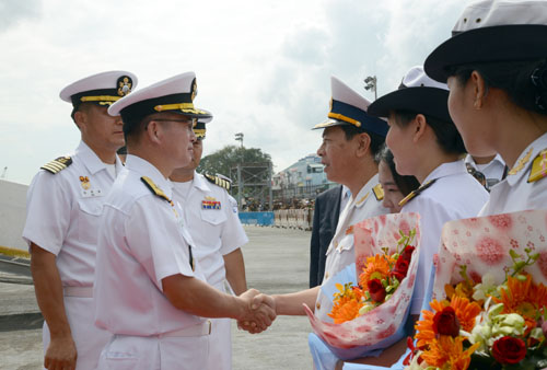 Tàu hải quân Hàn Quốc thăm TP Hồ Chí Minh