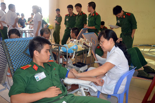 Gần 400 đoàn viên Đại học Trần Đại Nghĩa tham gia hiến máu