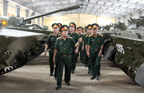 Thượng tướng Đỗ Bá Tỵ kiểm tra một số đơn vị Tổng cục Kỹ thuật