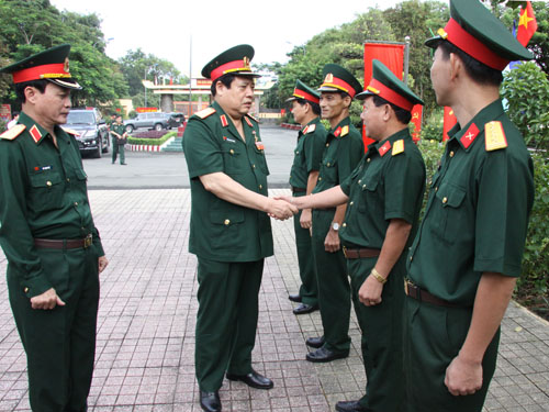 Đại tướng Phùng Quang Thanh làm việc tại Quân đoàn 4