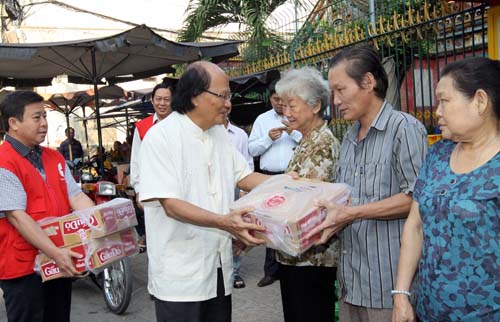 Trao 1.800 suất quà cho người nghèo và nạn nhân chất độc da cam