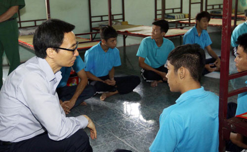 Phó Thủ tướng Vũ Đức Đam thăm Cơ sở xã hội Nhị Xuân