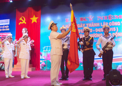 Công ty cổ phần Kho vận Tân cảng đón nhận Huân chương Lao động hạng Ba