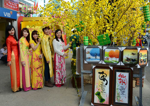 Rộn ràng Phố ông đồ tại TP Hồ Chí Minh