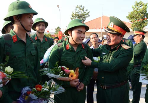 Quân khu 7 hoàn thành giao nhận quân đợt 1 năm 2015