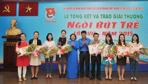 12 phóng viên, biên tập viên nhận giải thưởng “Ngòi bút trẻ”
