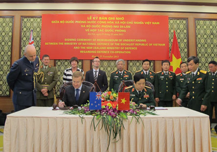 Việt Nam và New Zealand ký kết Bản ghi nhớ về Hợp tác quốc phòng