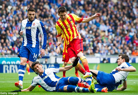 Barca thắng chật vật Espanyol, Real trút giận lên Vallecano