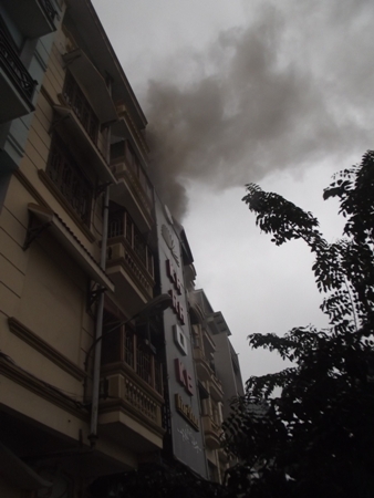 Hà Nội: Hỏa hoạn tại quán Karaoke 174 Xã Đàn 2