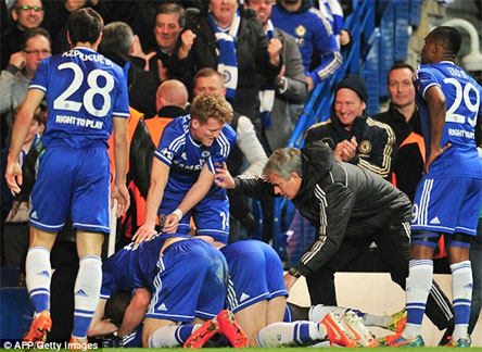 Chelsea, Real may mắn vào Bán kết Champions League