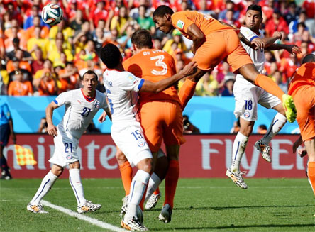 Thắng Chile 2-0, Hà Lan giành ngôi đầu bảng B